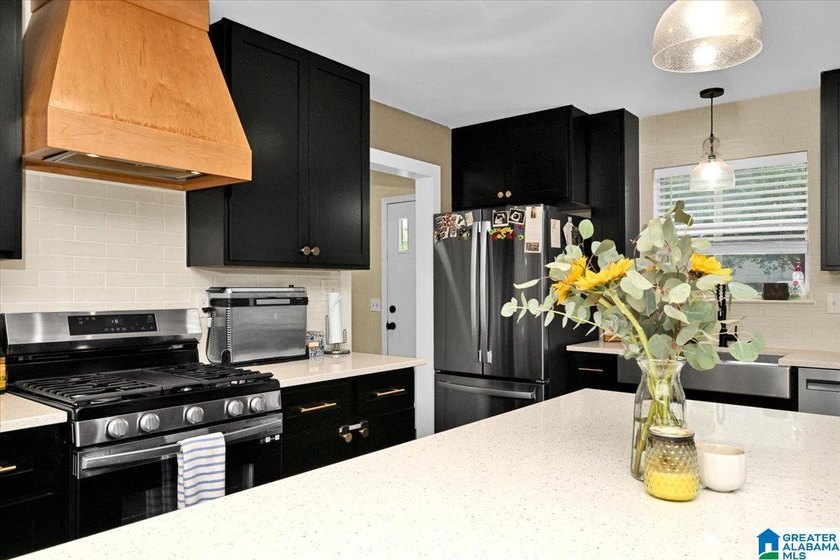Welcome home! Completely renovated and updated within the last 2 - photo 7