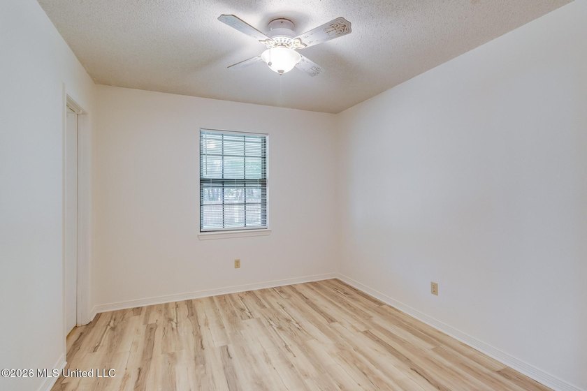 Spacious 3-bedroom, 2-bath home freshly updated and move-in - photo 11