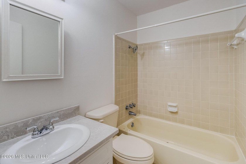Spacious 3-bedroom, 2-bath home freshly updated and move-in - photo 12