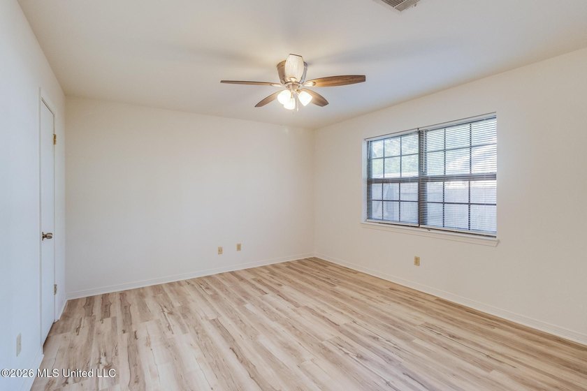 Spacious 3-bedroom, 2-bath home freshly updated and move-in - photo 13