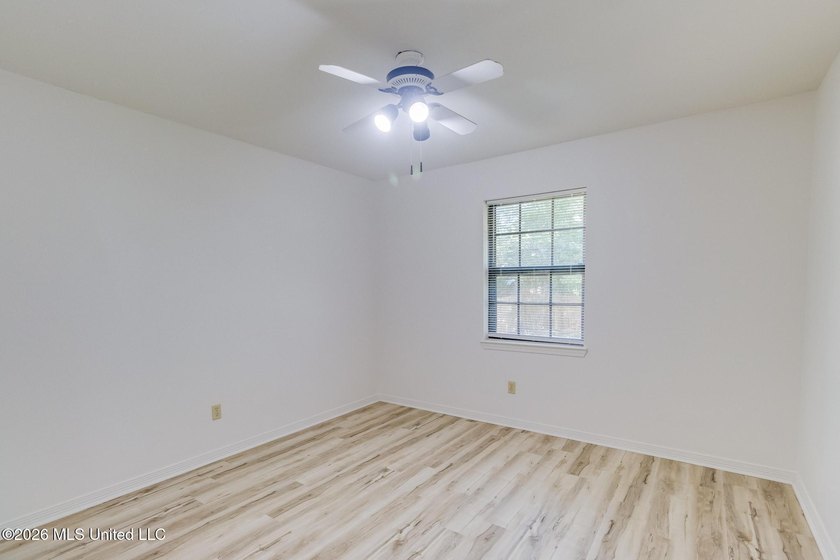 Spacious 3-bedroom, 2-bath home freshly updated and move-in - photo 17