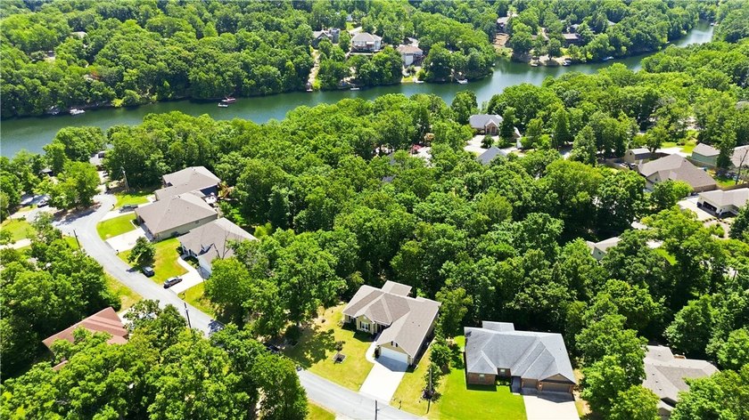 Beautifully appointed, move-in ready home in the heart of Bella - photo 23