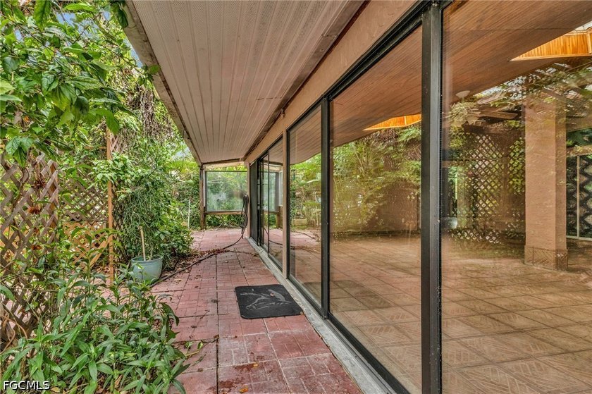 MORNING COFFEE IN THE SUNROOM. EVENINGS SURROUNDED BY TROPICAL - photo 42