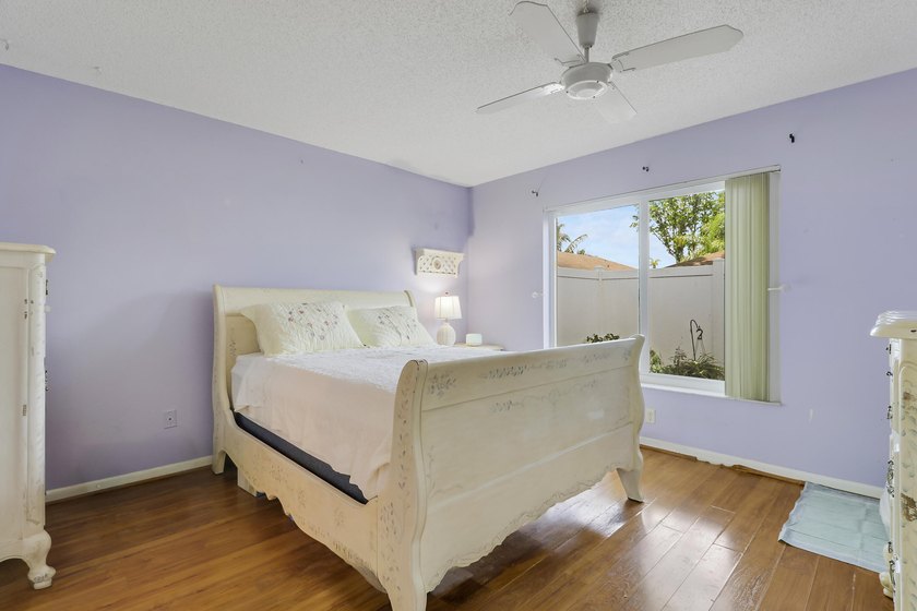 Welcome to this charming 3-bedroom, 2-bathroom villa situated in - photo 12