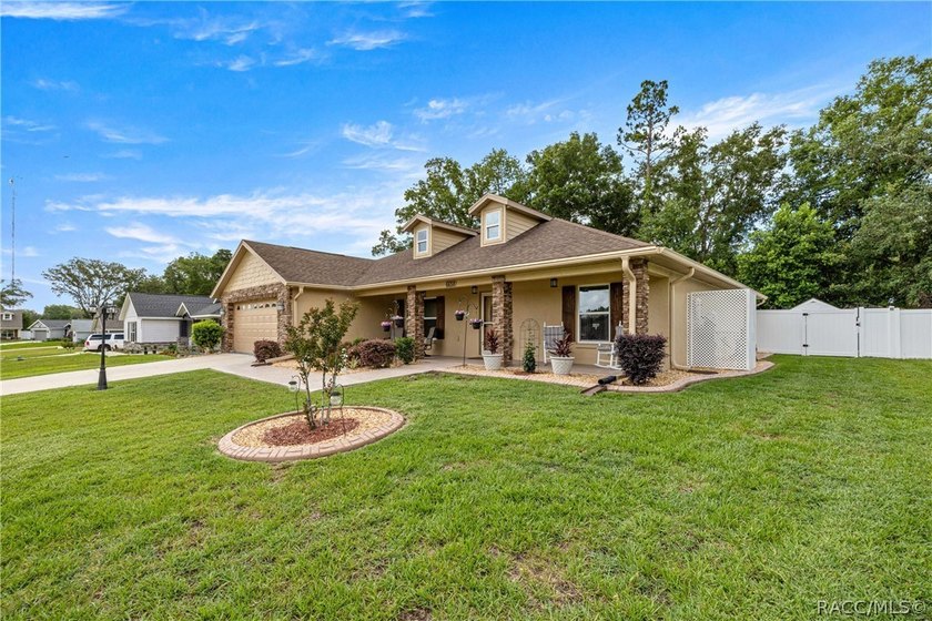 THIS HOME HAS IT ALL! Beautiful custom-built pool home in - photo 32