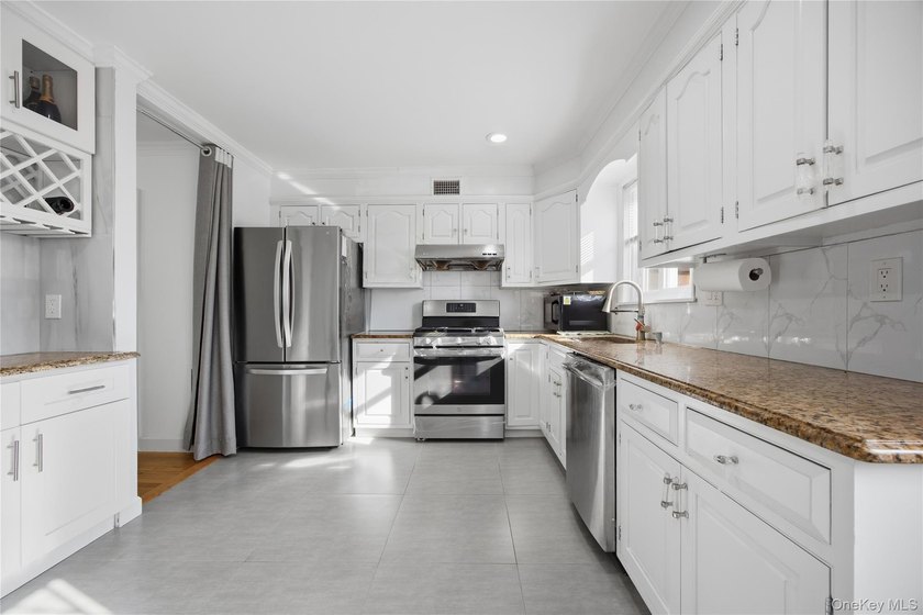 Sun filled, fully brick above ground 3 story townhouse with open - photo 4
