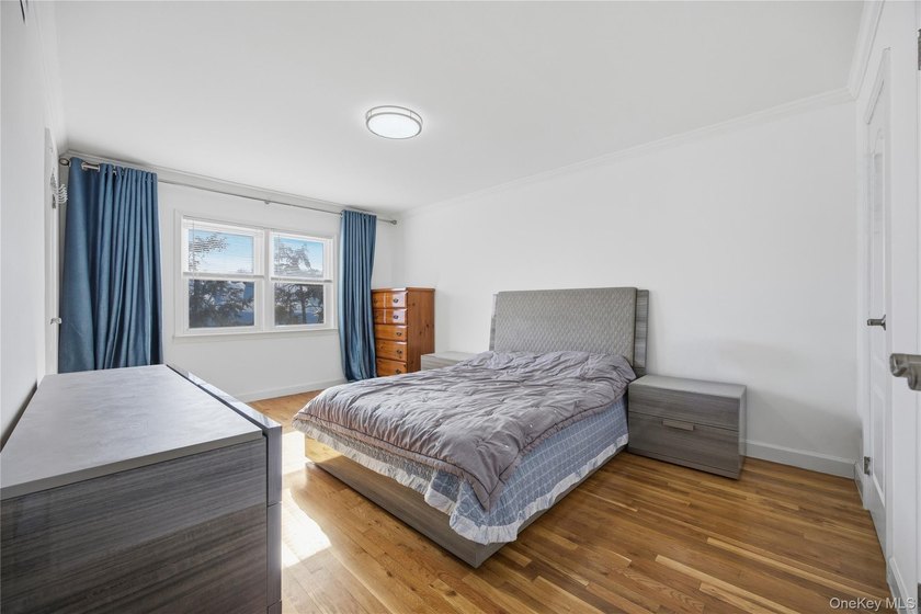 Sun filled, fully brick above ground 3 story townhouse with open - photo 8