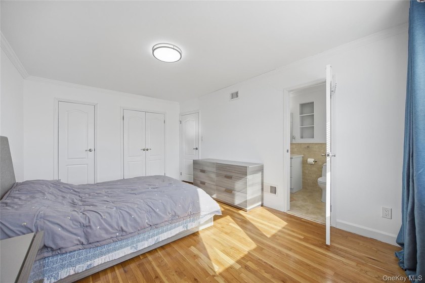 Sun filled, fully brick above ground 3 story townhouse with open - photo 9