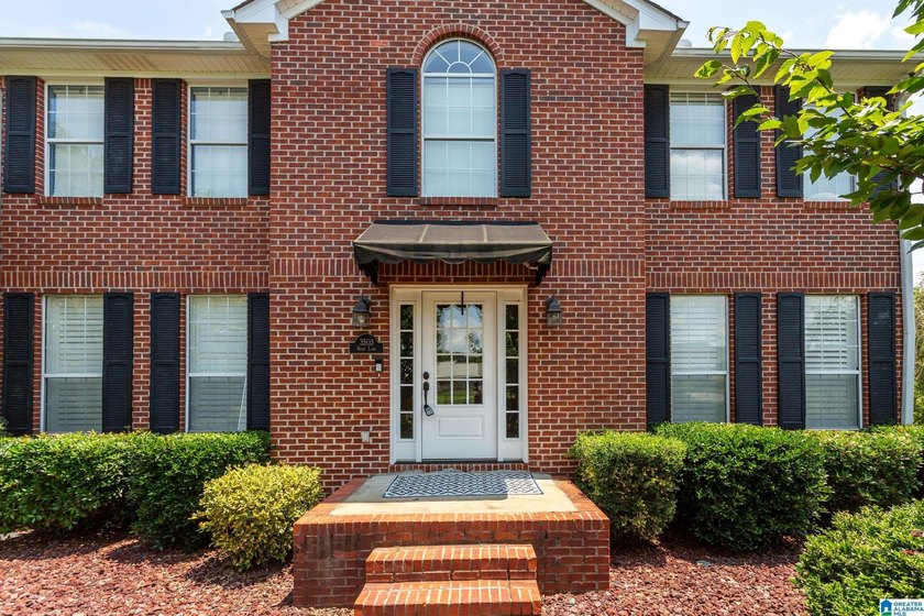 Beautifully updated 4 bedroom, 2.5 bathroom home on a large - photo 6