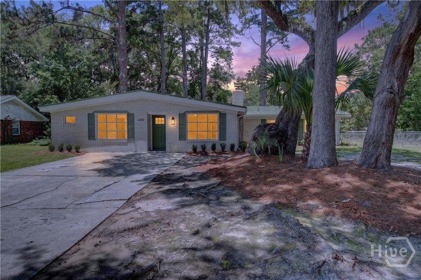 What a STUNNING transformation! Completley renovated 3 bedroom - photo 3