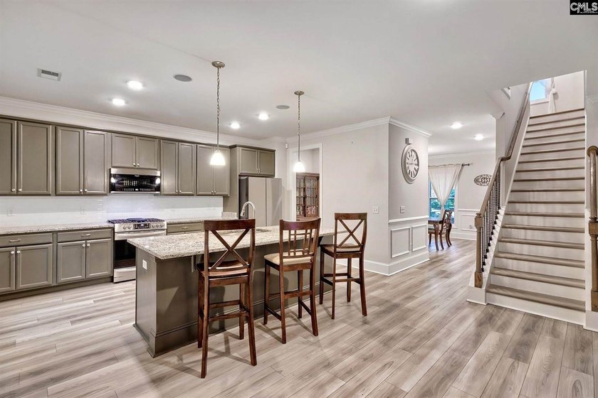 Welcome to this stunning, turn-key residence in Northeast - photo 12