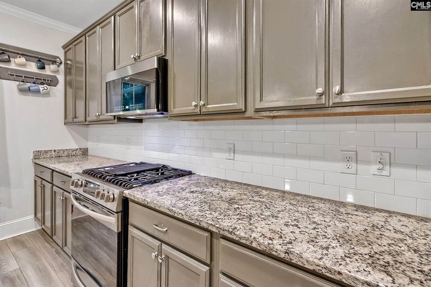 Welcome to this stunning, turn-key residence in Northeast - photo 13