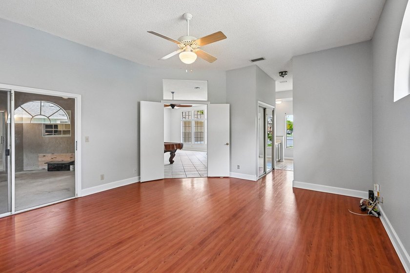 Tucked away in a private setting, this charming 3-bedroom - photo 13