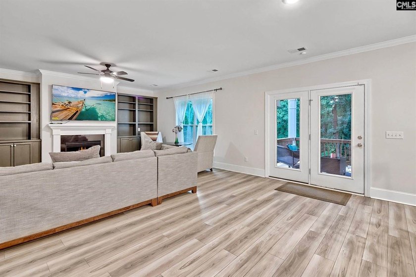 Welcome to this stunning, turn-key residence in Northeast - photo 17