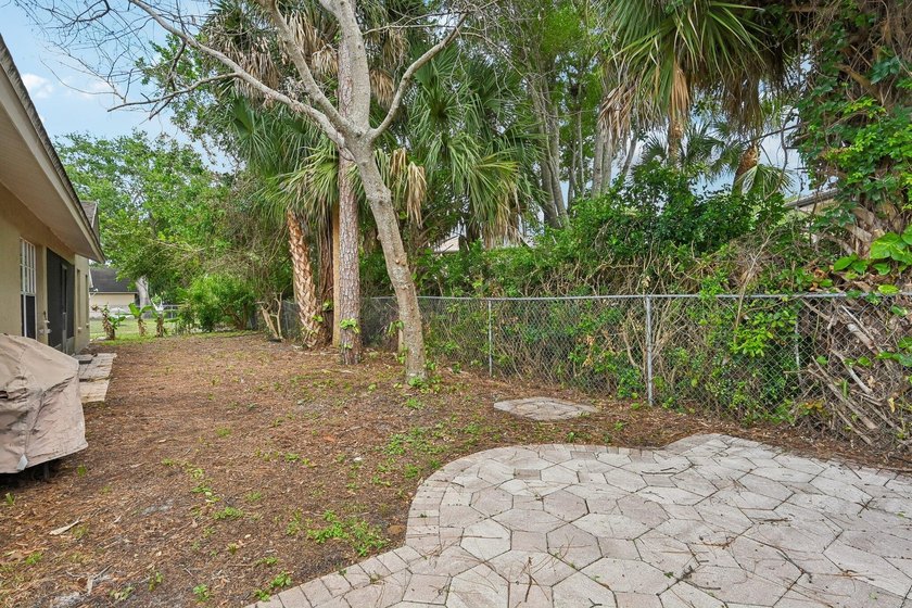 Tucked away in a private setting, this charming 3-bedroom - photo 23