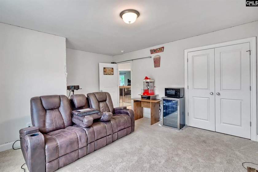 Welcome to this stunning, turn-key residence in Northeast - photo 33