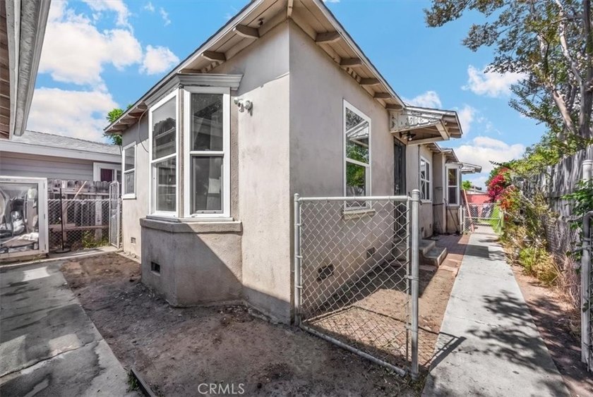 Income producing duplex in family friendly neighborhood. Each - photo 4