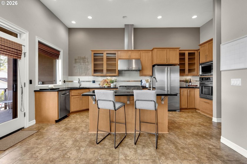 A stunning Custom Ranch Home with unobstructed Mt. Hood &amp; - photo 13
