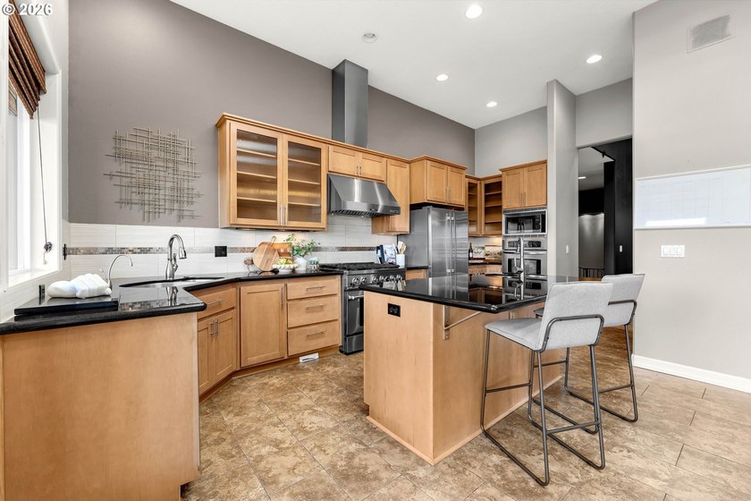 A stunning Custom Ranch Home with unobstructed Mt. Hood &amp; - photo 14