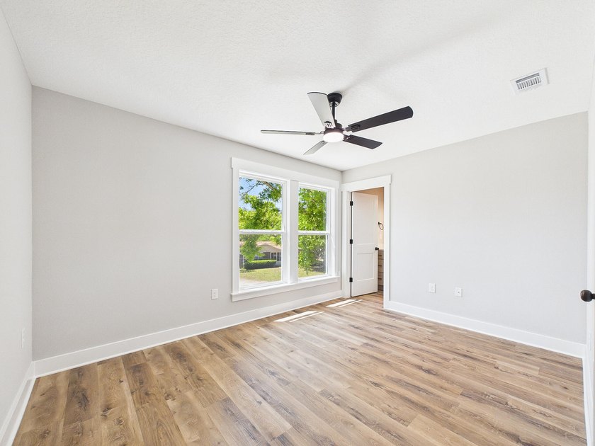 Welcome to 316 Boxer Ave in Niceville! This beautiful two-story - photo 22