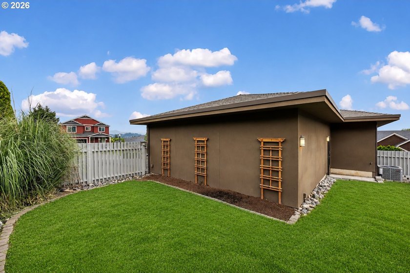 A stunning Custom Ranch Home with unobstructed Mt. Hood &amp; - photo 40