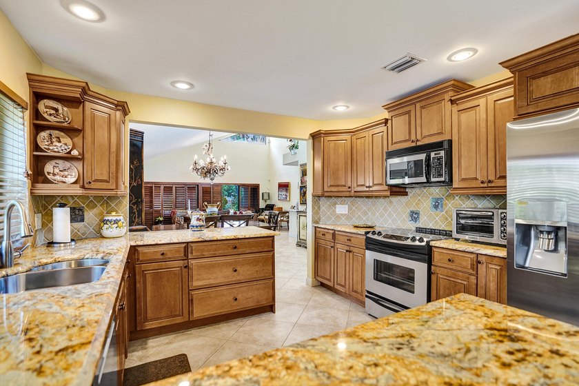 This is a 3 bedroom 2 bath renovated home in the gated community - photo 11
