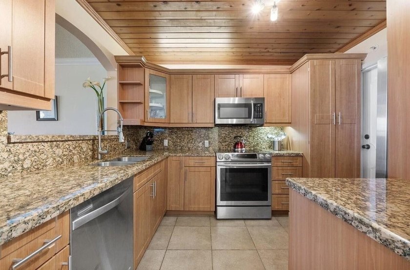 Welcome to this spacious one-bedroom, one-and-a-half-bath - photo 16