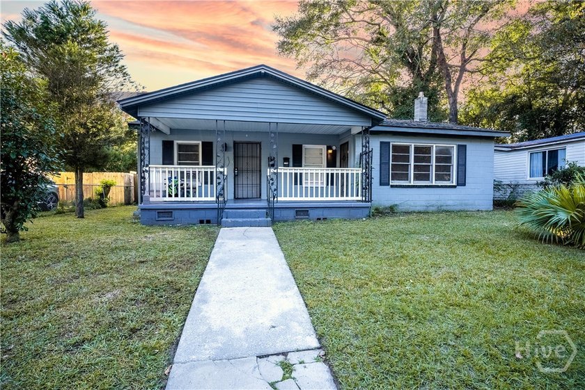 This thoughtfully updated duplex offers investors a reliable - photo 2