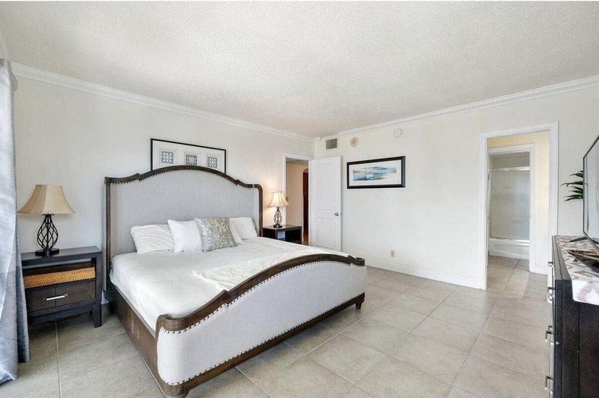 Welcome to this spacious one-bedroom, one-and-a-half-bath - photo 23