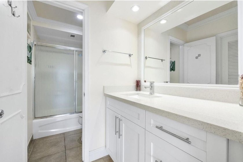 Welcome to this spacious one-bedroom, one-and-a-half-bath - photo 24