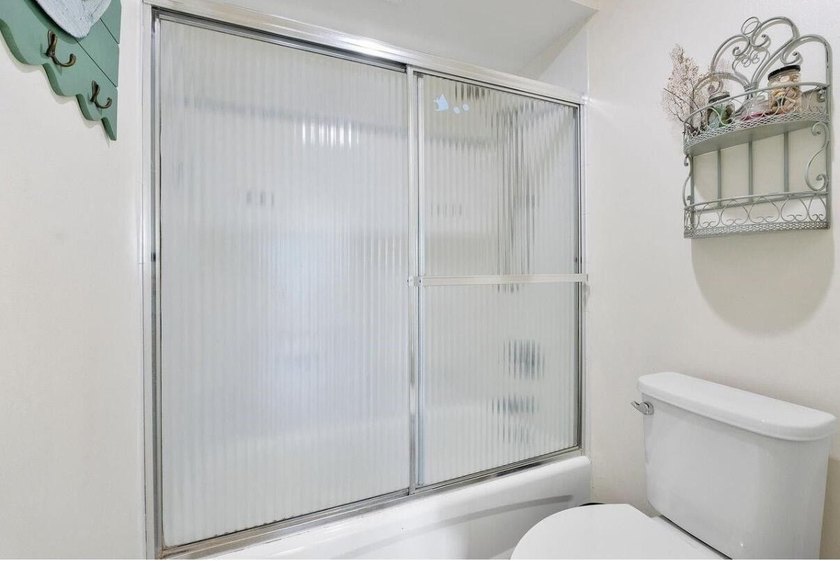 Welcome to this spacious one-bedroom, one-and-a-half-bath - photo 25