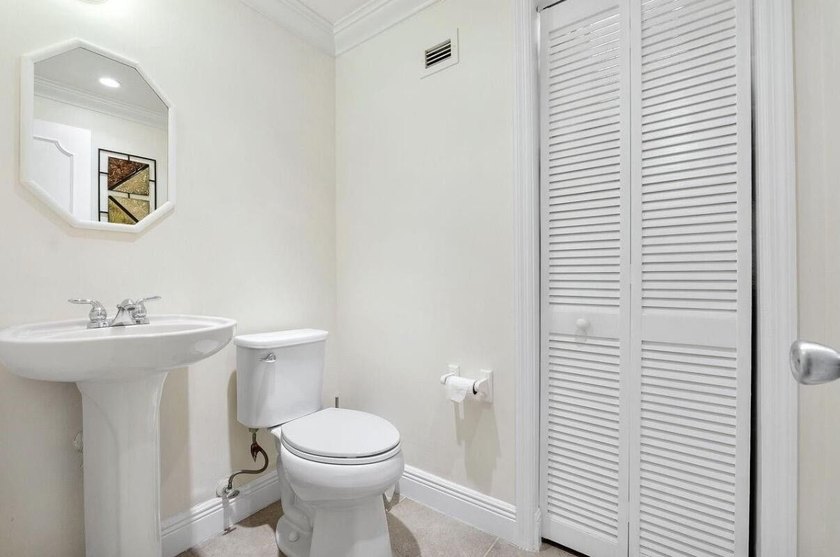 Welcome to this spacious one-bedroom, one-and-a-half-bath - photo 27
