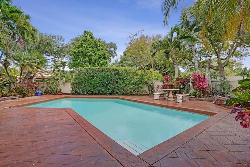 This is a 3 bedroom 2 bath renovated home in the gated community - photo 49