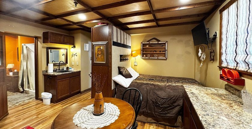 OPEN HOUSE: Click link for 3D Virtual Tour. Retreat To Renowned - photo 13