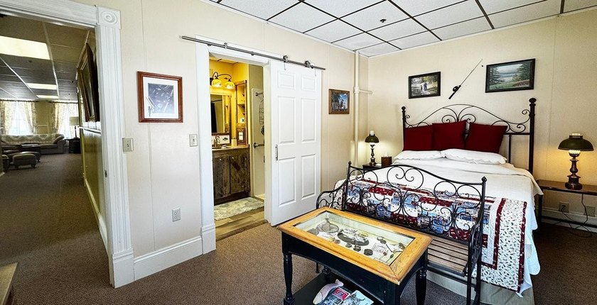 OPEN HOUSE: Click link for 3D Virtual Tour. Retreat To Renowned - photo 18