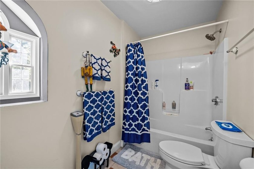 Custom-built by the original builder and set behind automatic - photo 30