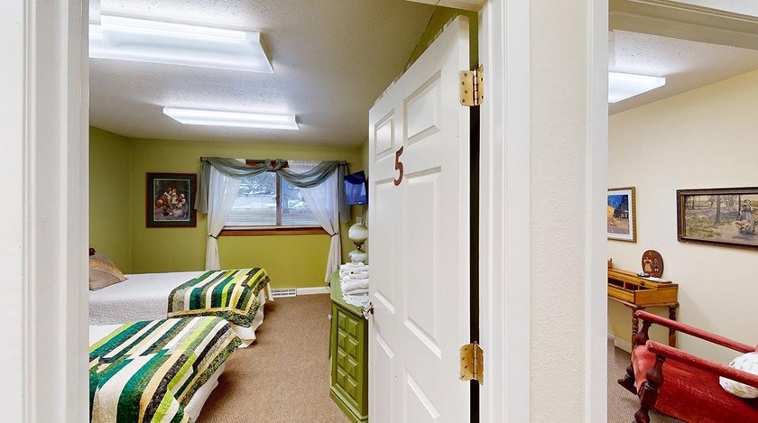 OPEN HOUSE: Click link for 3D Virtual Tour. Retreat To Renowned - photo 31