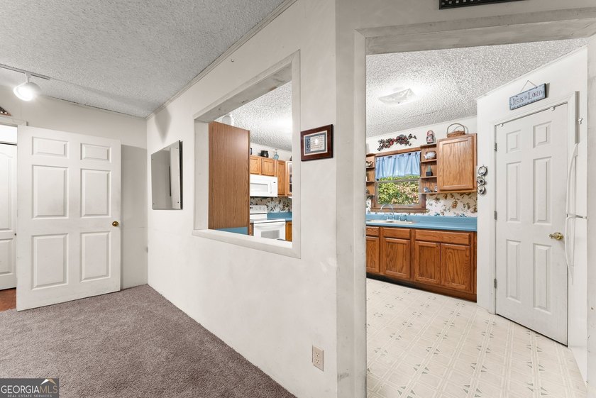 SPRAWLING RANCH ON 3.43-/+ PRIVATE ACRES, BONUS ROOM + OFFICE + - photo 15