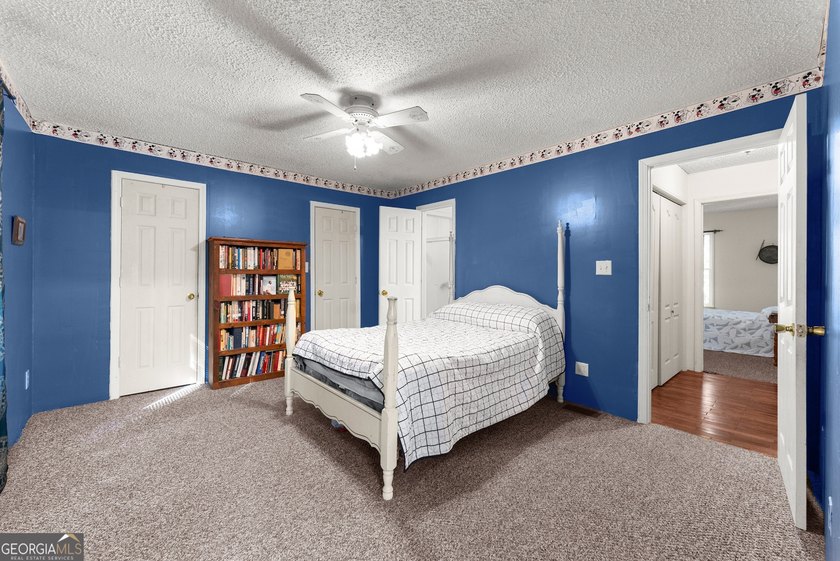 SPRAWLING RANCH ON 3.43-/+ PRIVATE ACRES, BONUS ROOM + OFFICE + - photo 19