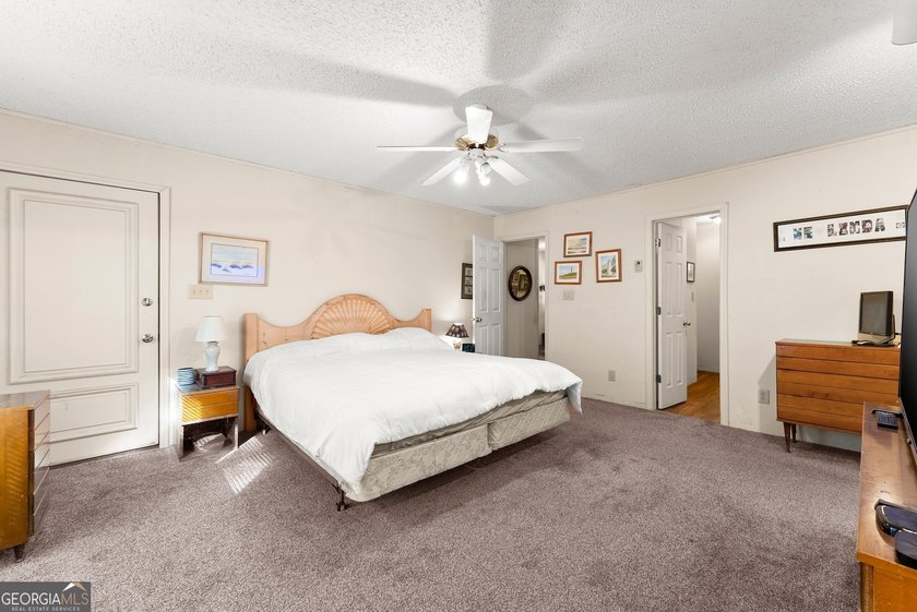 SPRAWLING RANCH ON 3.43-/+ PRIVATE ACRES, BONUS ROOM + OFFICE + - photo 28