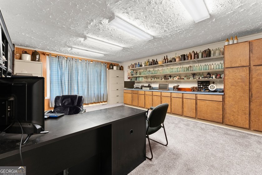 SPRAWLING RANCH ON 3.43-/+ PRIVATE ACRES, BONUS ROOM + OFFICE + - photo 34