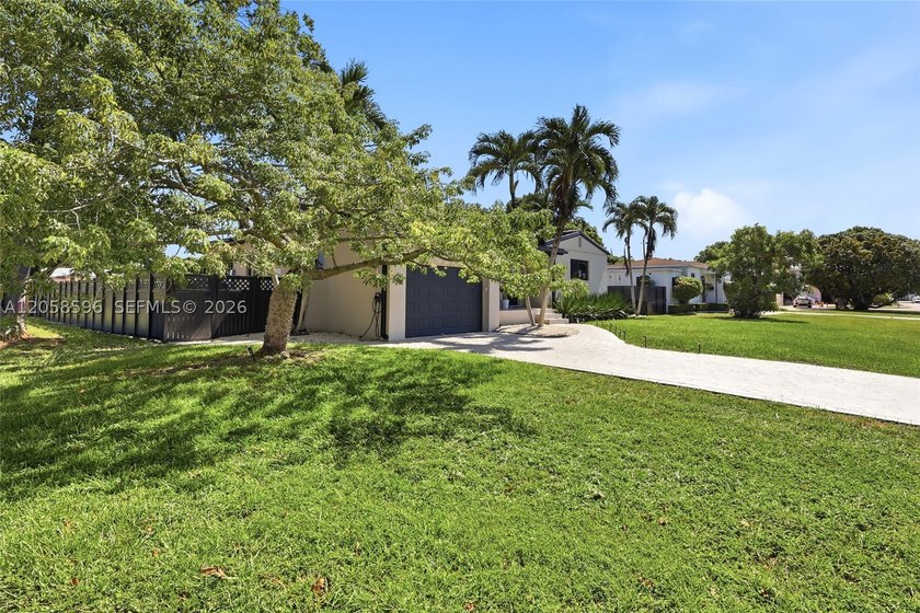 No HOA. Gables View corner lot, 8,600 SF, minutes to Coral - photo 9