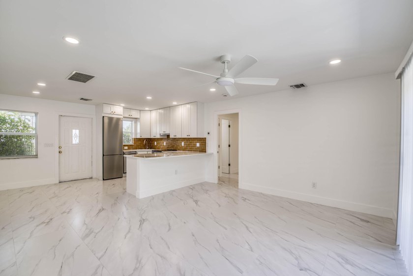 Welcome to this gorgeous and renovated one bedroom, one bathroom - photo 10