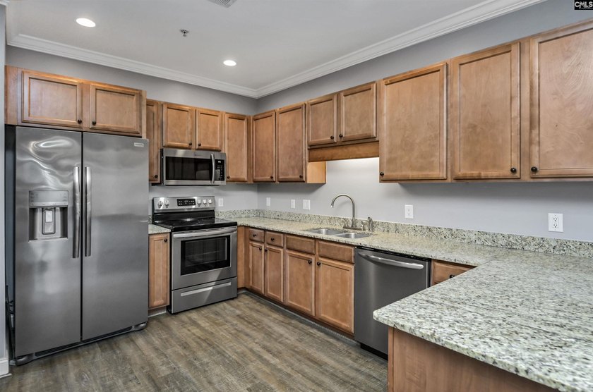Amazing luxury condo perfectly located in the highly desirable - photo 21