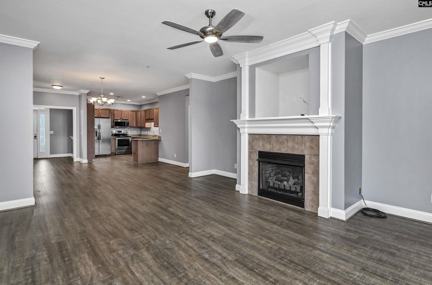 Amazing luxury condo perfectly located in the highly desirable - photo 31