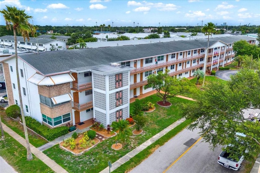 Welcome to this beautifully updated 1-bedroom, 1-bath condo in a - photo 33