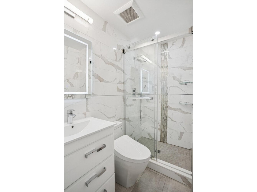 Mint, Turnkey 2-Bedroom Condo with Private Outdoor Space &amp; - photo 6