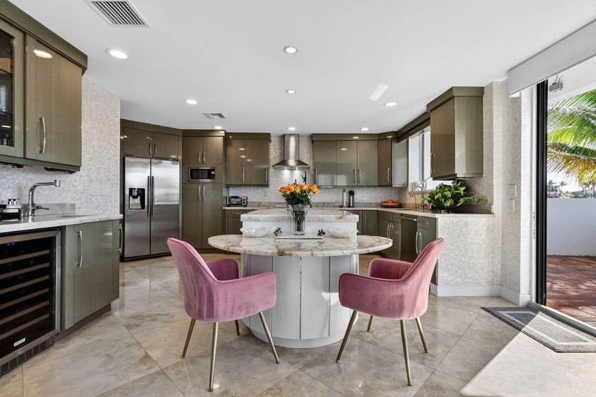 Boater's Paradise...Sophisticated Townhouse with breathtaking - photo 15