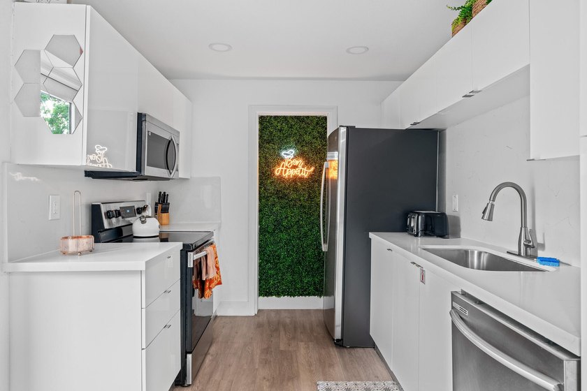 INCREDIBLE INVESTMENT PROPERTY. Approved to Build 5 townhomes of - photo 17