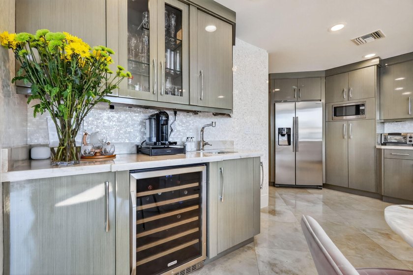 Boater's Paradise...Sophisticated Townhouse with breathtaking - photo 18